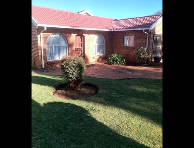 3 BEDROOM HOUSE FOR SALE IN TOKOZA